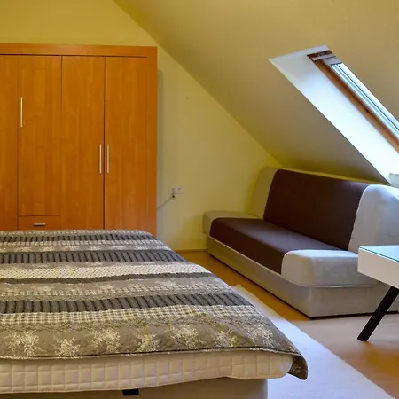 Afrodite Apartmanhaz אגר